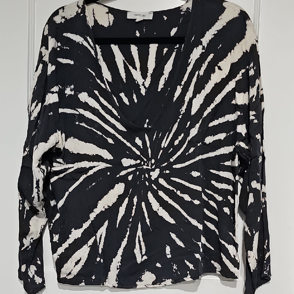 Black and White Graphic Blouse with Long Sleeves